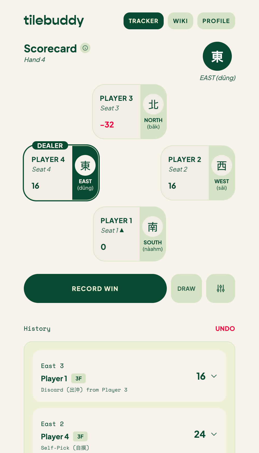 The solo score tracker — four player cards in a diamond layout with running balances and round history